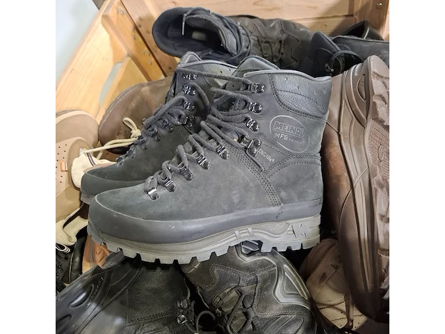 Partij diverse schoenen - afbeelding 7 van  13