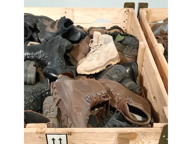 Partij diverse schoenen - afbeelding 7 van  13
