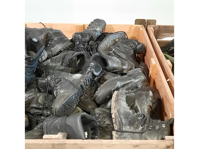 Partij diverse schoenen - afbeelding 7 van  13