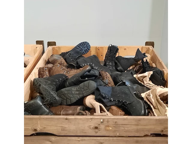 Partij diverse schoenen - afbeelding 10 van  16