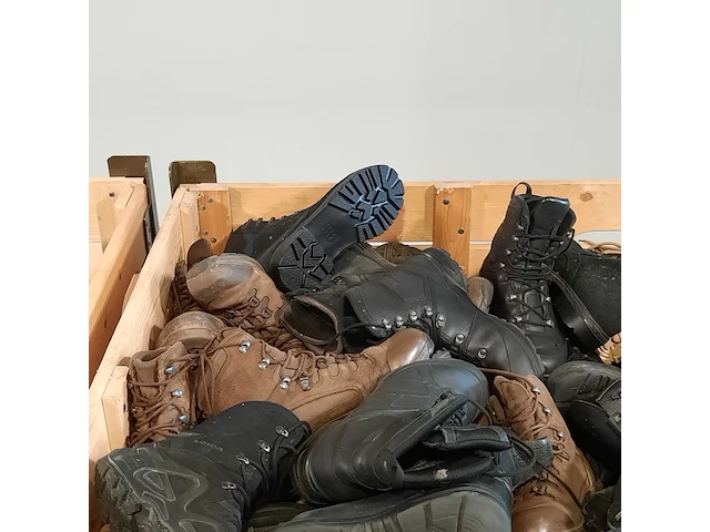 Partij diverse schoenen - afbeelding 11 van  16