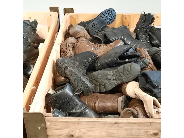 Partij diverse schoenen - afbeelding 13 van  16