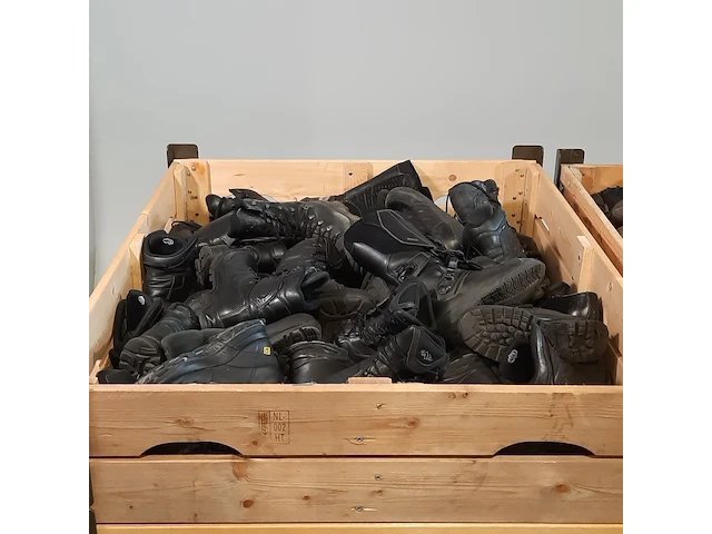 Partij diverse schoenen - afbeelding 3 van  16
