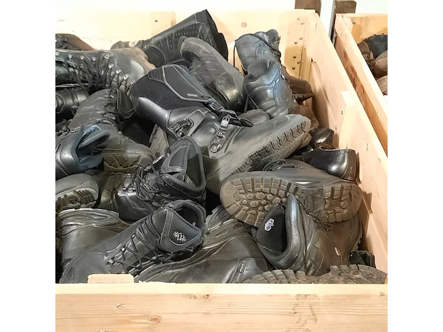 Partij diverse schoenen - afbeelding 7 van  16
