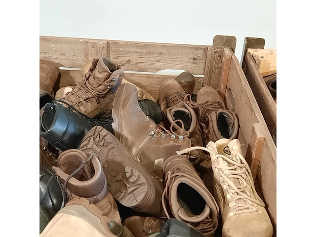 Partij diverse schoenen - afbeelding 10 van  21