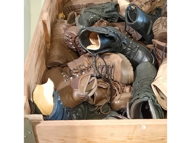 Partij diverse schoenen - afbeelding 12 van  21
