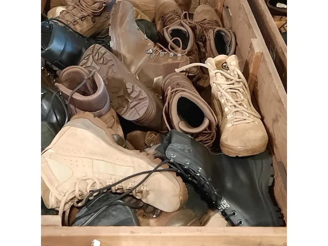 Partij diverse schoenen - afbeelding 13 van  21