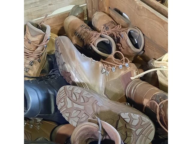 Partij diverse schoenen - afbeelding 14 van  21