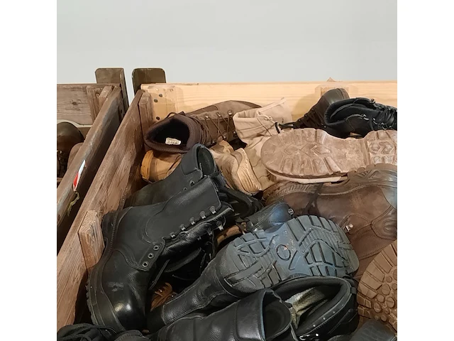 Partij diverse schoenen - afbeelding 16 van  21