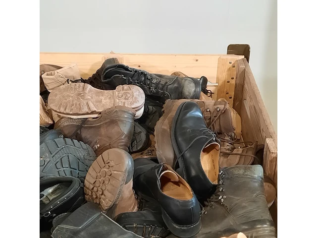 Partij diverse schoenen - afbeelding 17 van  21