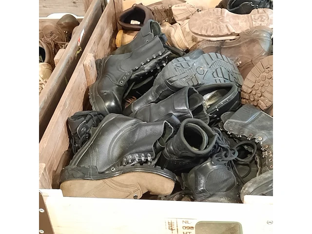 Partij diverse schoenen - afbeelding 18 van  21