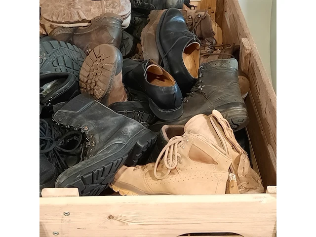 Partij diverse schoenen - afbeelding 19 van  21