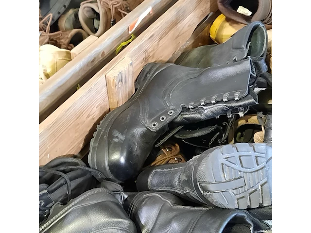 Partij diverse schoenen - afbeelding 21 van  21