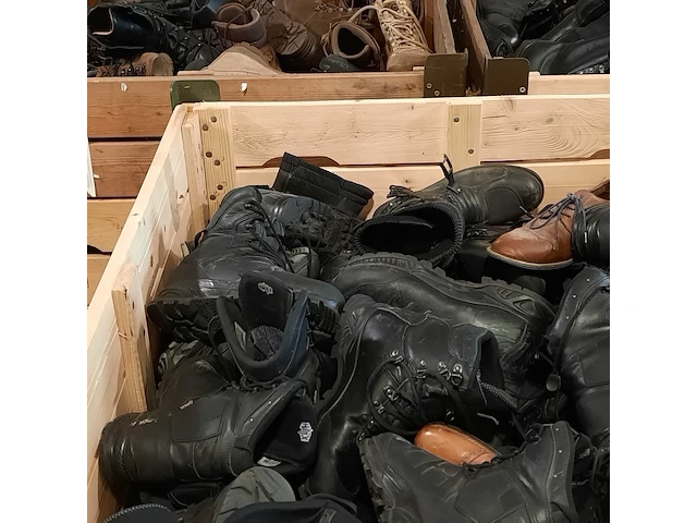 Partij diverse schoenen - afbeelding 4 van  21