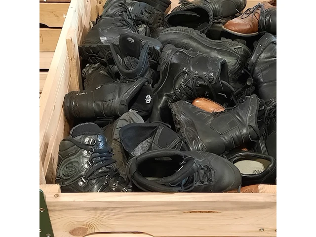 Partij diverse schoenen - afbeelding 6 van  21