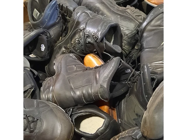 Partij diverse schoenen - afbeelding 8 van  21