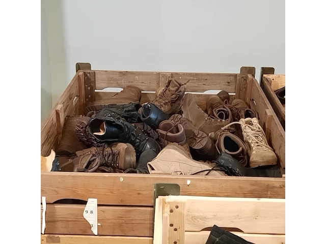 Partij diverse schoenen - afbeelding 9 van  21