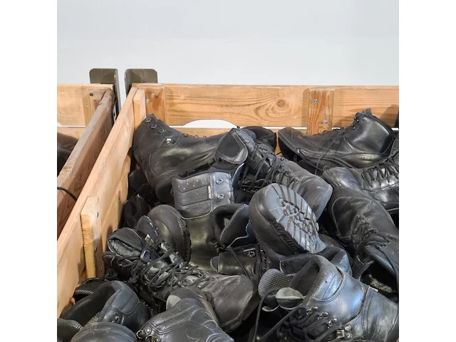Partij diverse schoenen - afbeelding 2 van  16