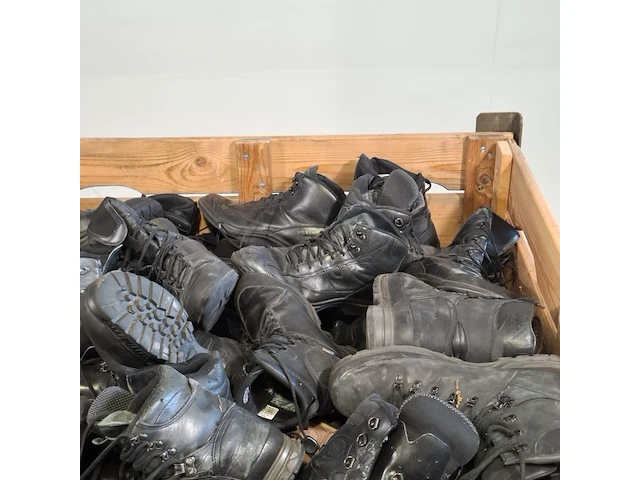 Partij diverse schoenen - afbeelding 3 van  16