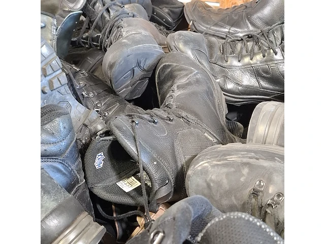 Partij diverse schoenen - afbeelding 7 van  16