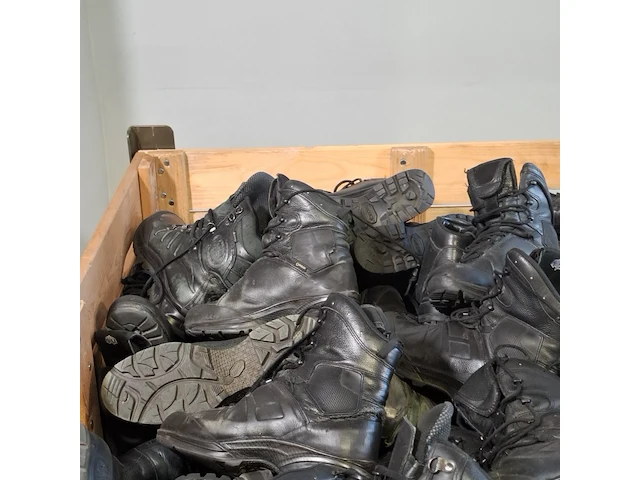 Partij diverse schoenen - afbeelding 11 van  16