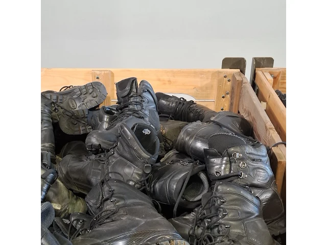 Partij diverse schoenen - afbeelding 12 van  16
