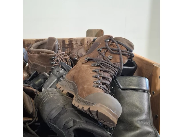Partij diverse schoenen - afbeelding 9 van  11