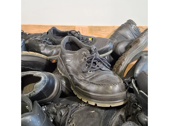 Partij diverse schoenen - afbeelding 7 van  16