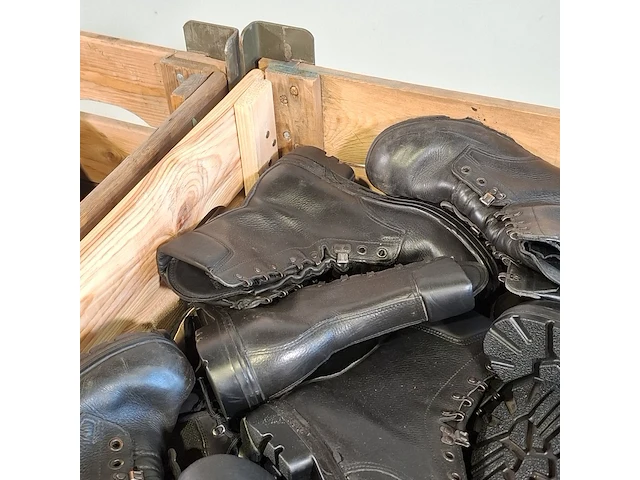 Partij diverse schoenen - afbeelding 7 van  16
