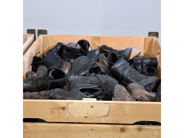 Partij diverse schoenen - afbeelding 2 van  17