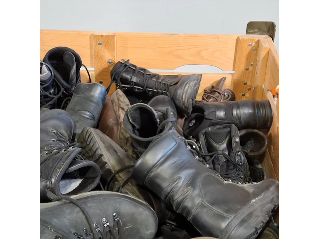 Partij diverse schoenen - afbeelding 4 van  17
