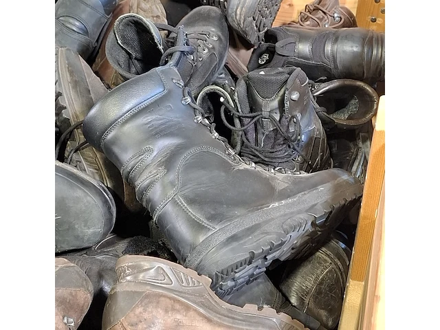 Partij diverse schoenen - afbeelding 7 van  17