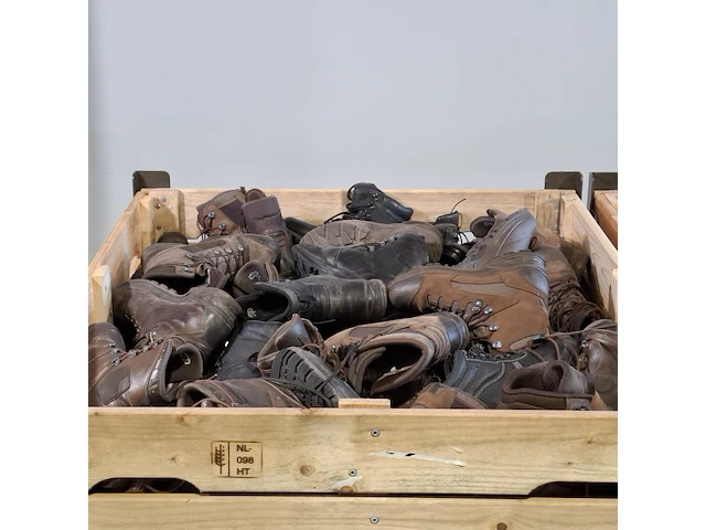 Partij diverse schoenen - afbeelding 10 van  17