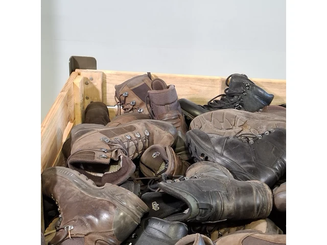 Partij diverse schoenen - afbeelding 11 van  17