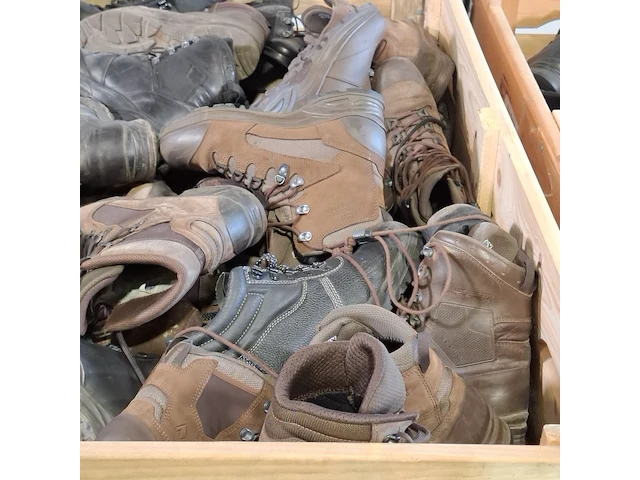 Partij diverse schoenen - afbeelding 14 van  17