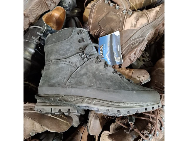 Partij diverse schoenen - afbeelding 2 van  13