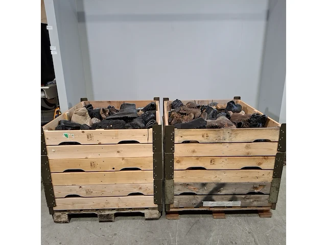 Partij diverse schoenen - afbeelding 1 van  13
