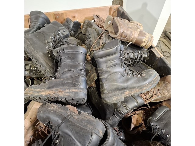 Partij diverse schoenen - afbeelding 2 van  10