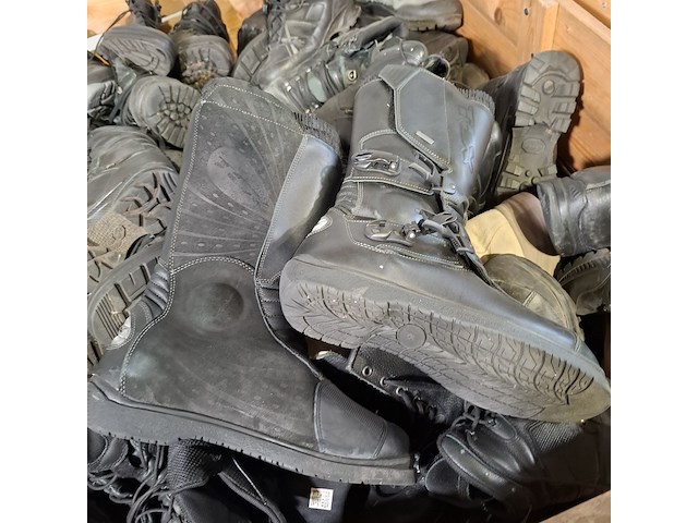 Partij diverse schoenen - afbeelding 9 van  10