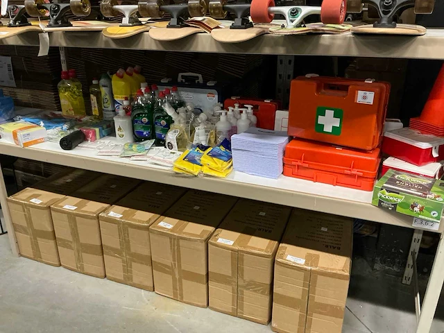 Partij diverse schoonmaakartikelen/overige - afbeelding 1 van  5