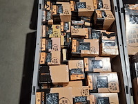 Partij diverse schroeven, bouten, moeren en ringen, o.a. maxxfast, fisher, fabory - afbeelding 3 van  33