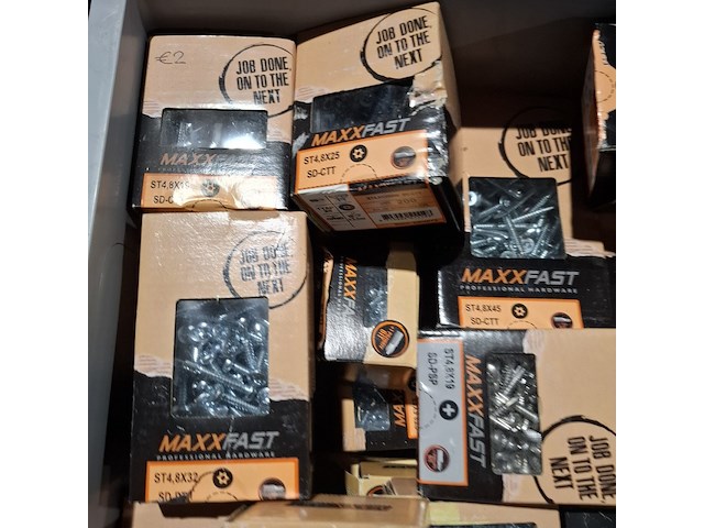 Partij diverse schroeven, bouten, moeren en ringen, o.a. maxxfast, fisher, fabory - afbeelding 9 van  33