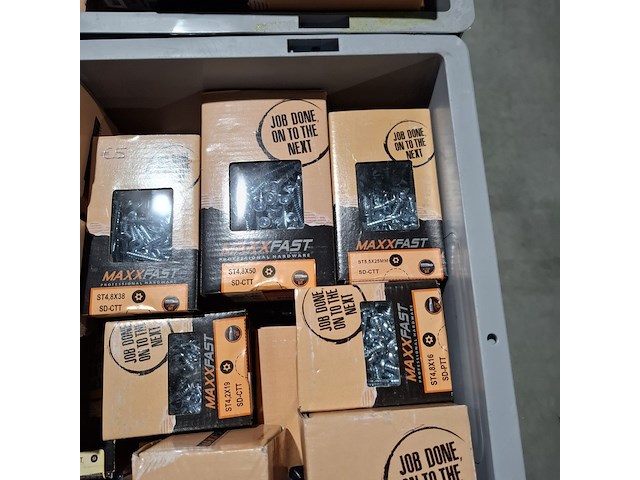 Partij diverse schroeven, bouten, moeren en ringen, o.a. maxxfast, fisher, fabory - afbeelding 10 van  33