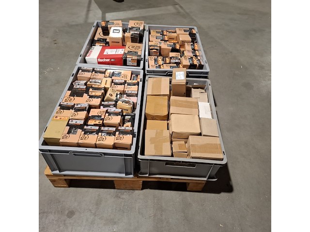 Partij diverse schroeven, bouten, moeren en ringen, o.a. maxxfast, fisher, fabory - afbeelding 1 van  33