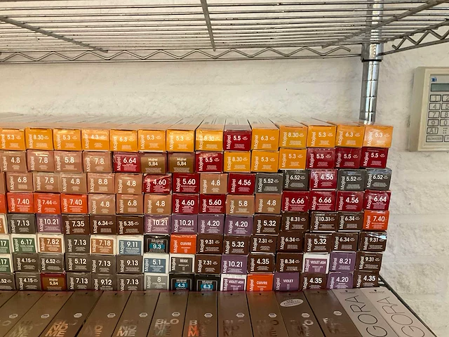 Partij diverse schwarzkopf & l’oréal haarverf (768x) - afbeelding 15 van  19