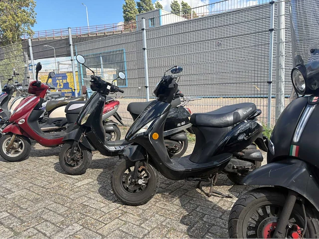 Partij diverse scooters - afbeelding 3 van  113
