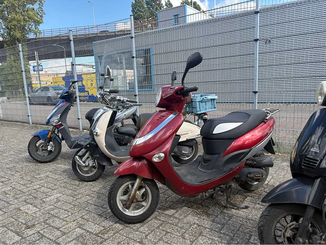 Partij diverse scooters - afbeelding 21 van  113