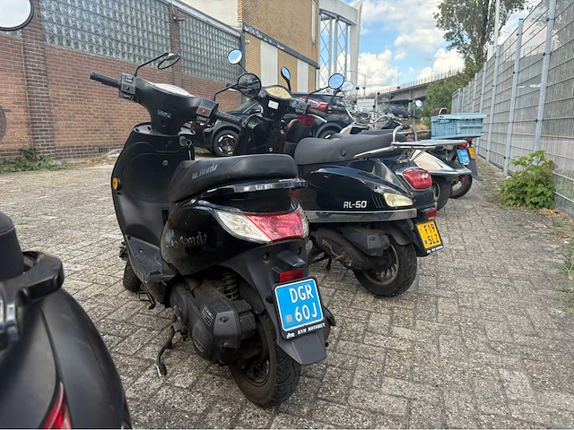 Partij diverse scooters - afbeelding 105 van  113