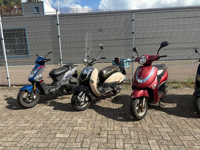 Partij diverse scooters - afbeelding 106 van  113