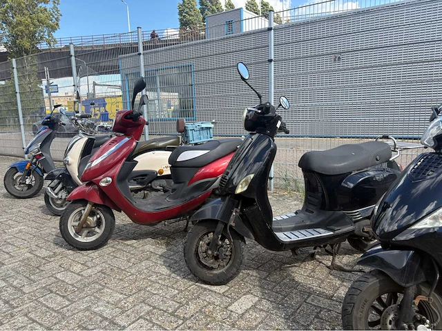Partij diverse scooters - afbeelding 112 van  113